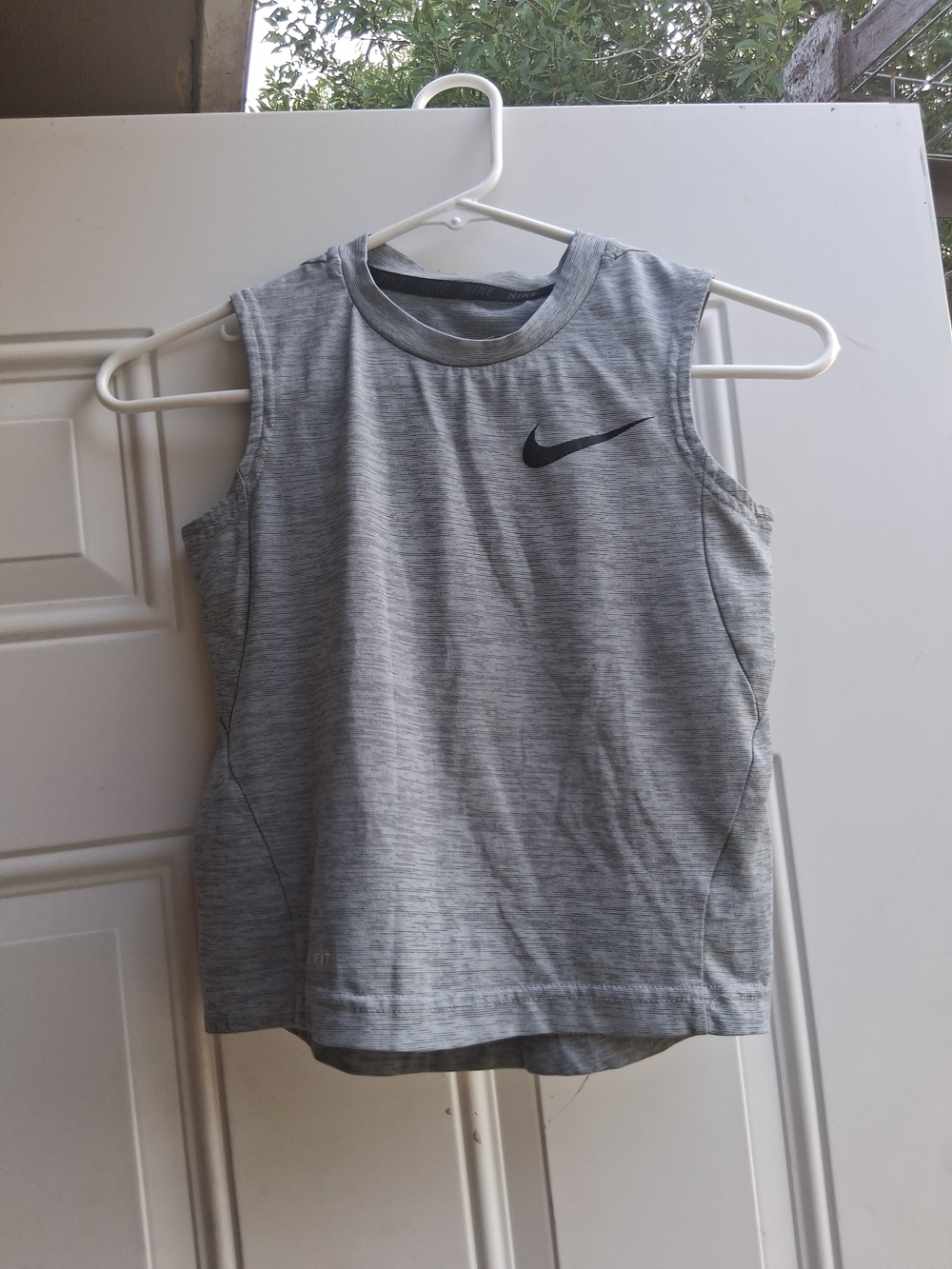 Boys Nike Grey Sleeveless Athletic Tank with Swoosh  Boys Size 7 Large